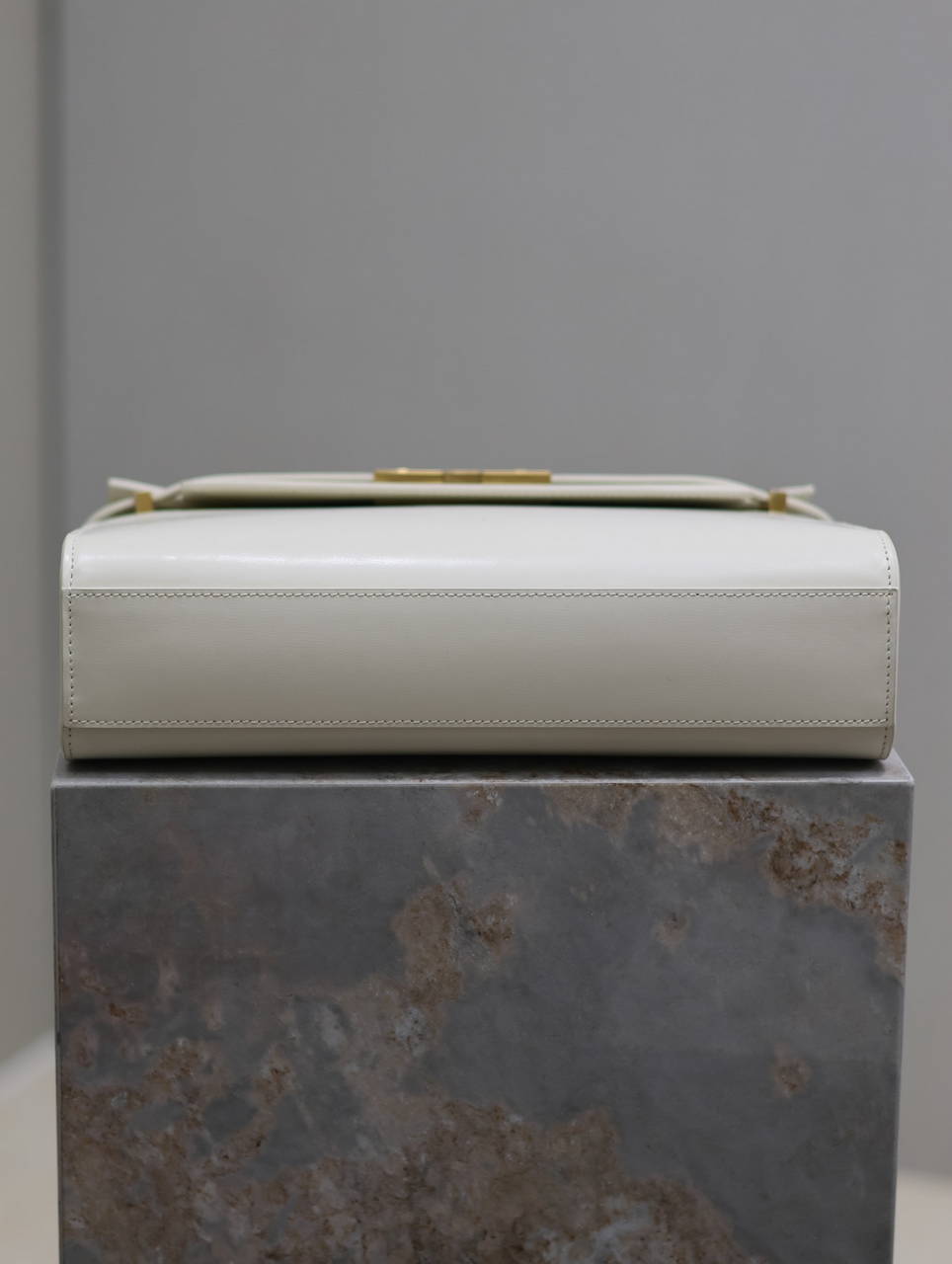 YSL 579271  Manhattan In Box Saint Laurent calfskin White