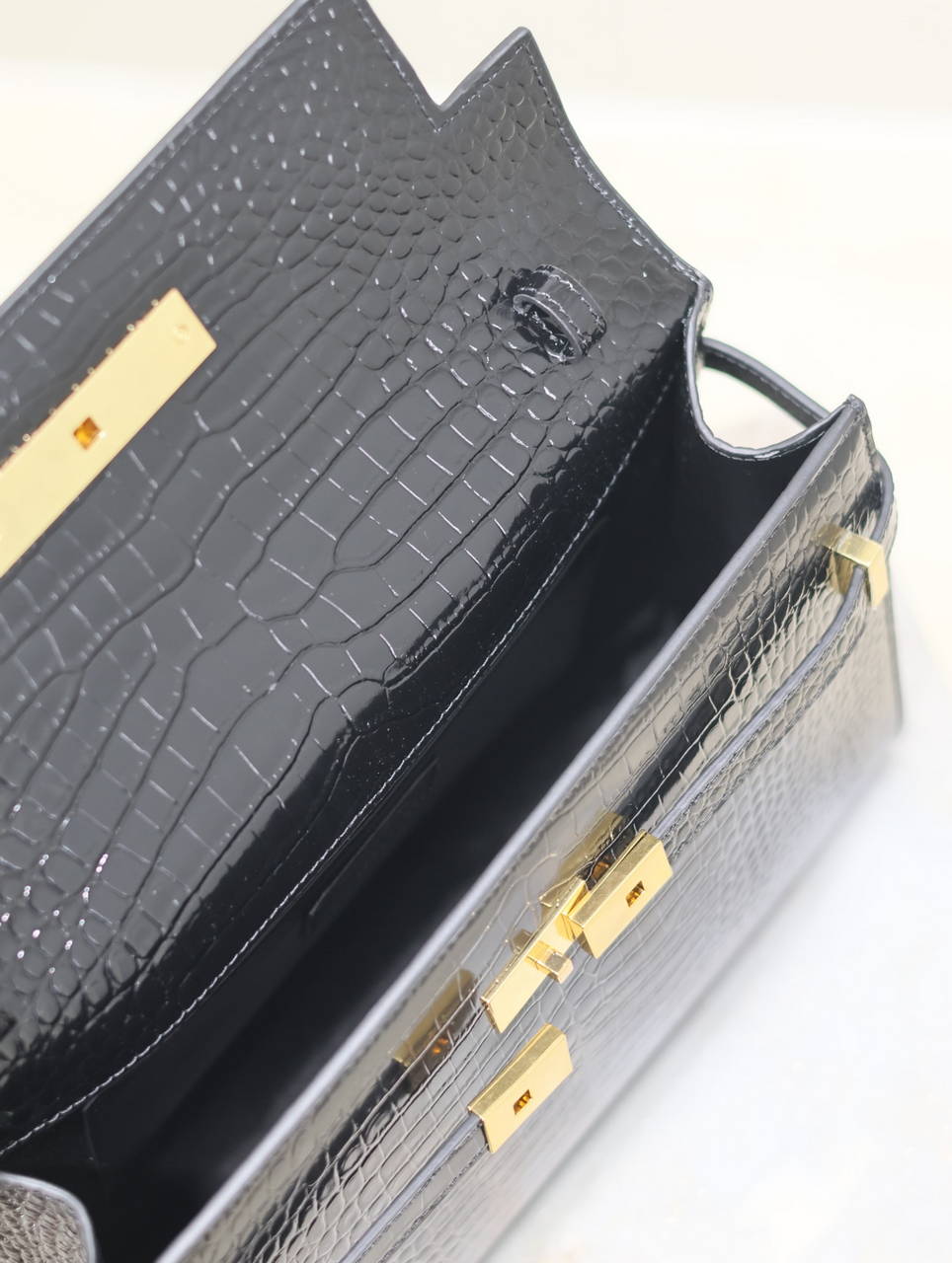 YSL 579271  Manhattan In Box Saint Laurent Crocodile pattern Black