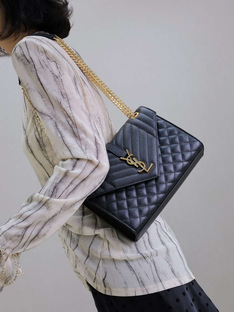 YSL 600185 Envelope Meduim In Quilted Grain De Poudre Embossed Leather Black Gold