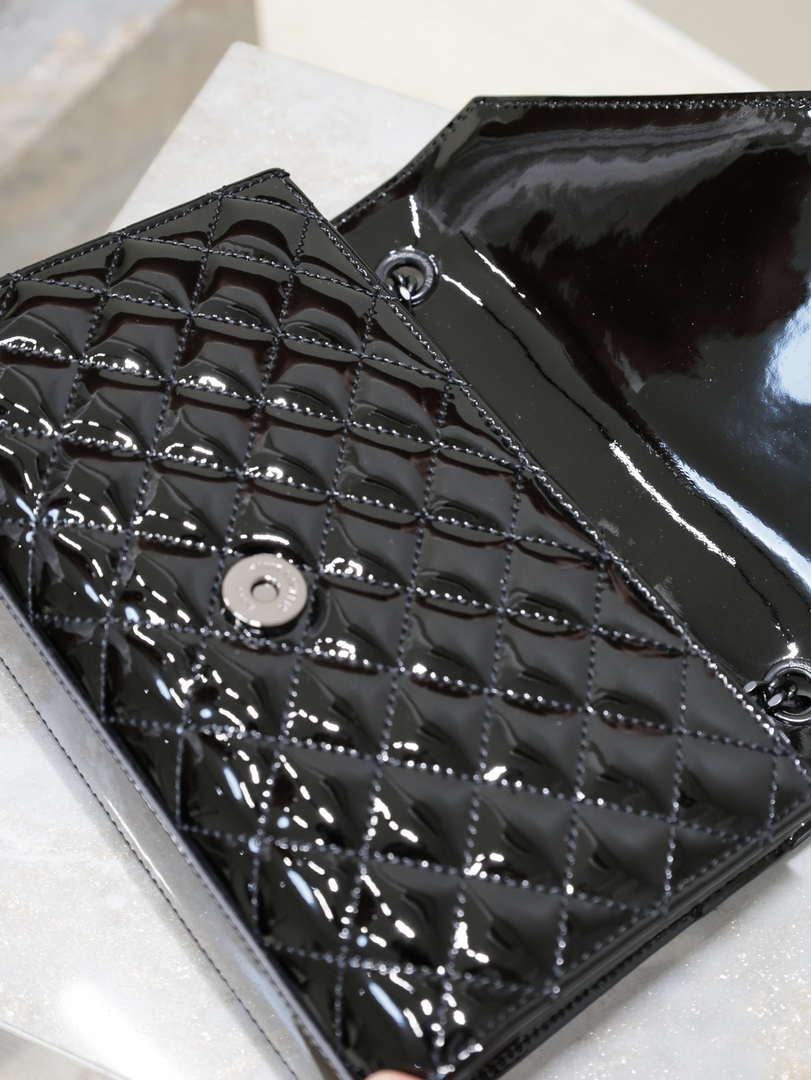 YSL 600195 Envelope Small In Quilted Black Patent leather with black buckle