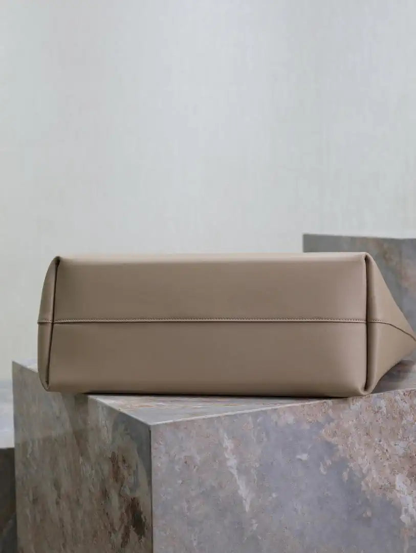 YSL 600281 Shopping Saint Laurent in leather Dark Beige