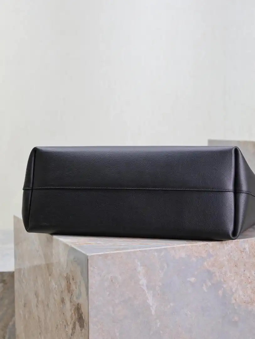 YSL 600281 Shopping Saint Laurent in leather Black