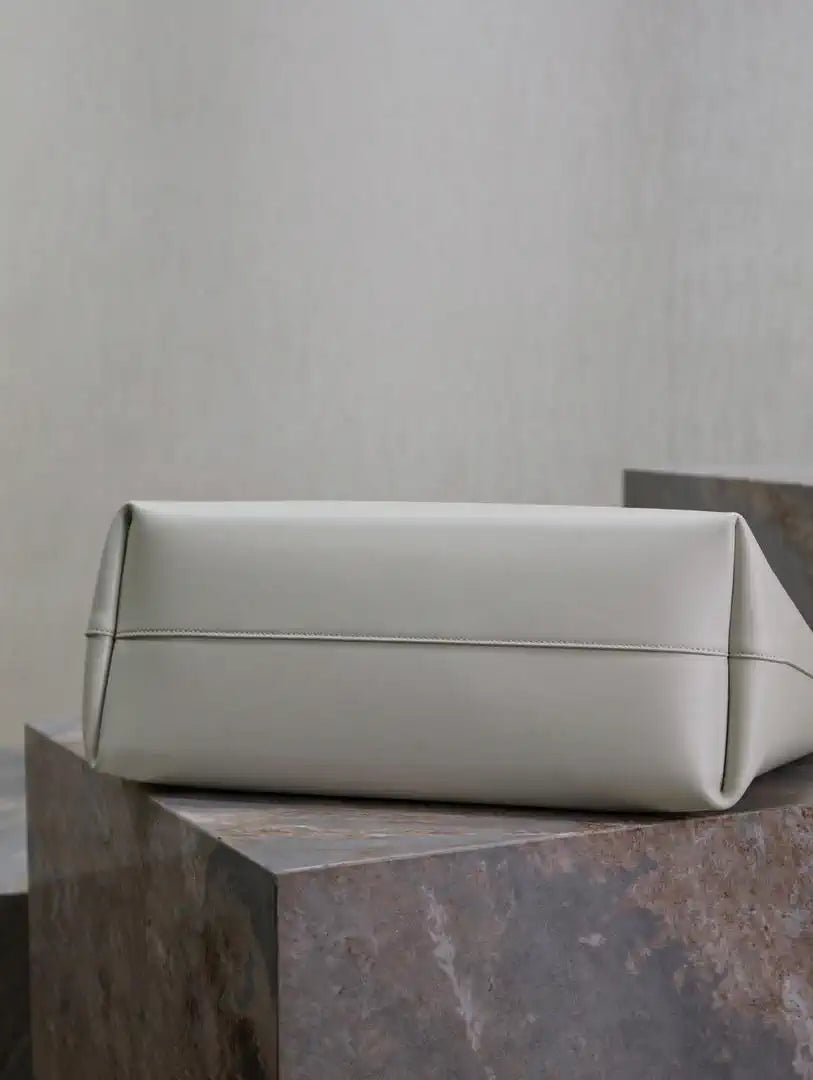 YSL 600281 Shopping Saint Laurent in leather White