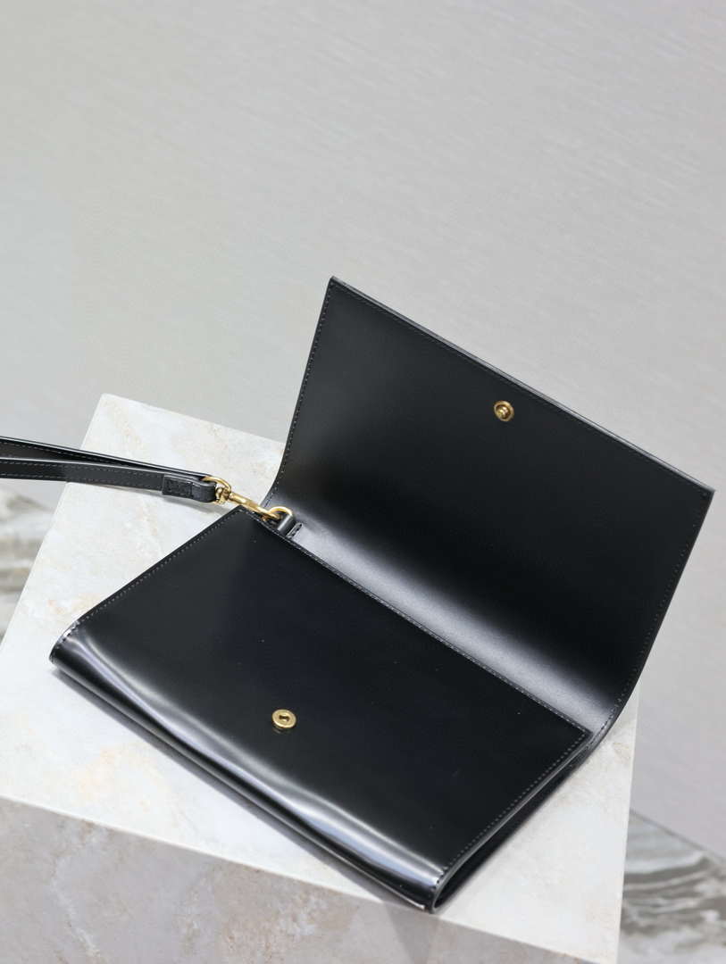 YSL 617662 Cassandre Matelass¨¦ Flap pouch in black and White leather