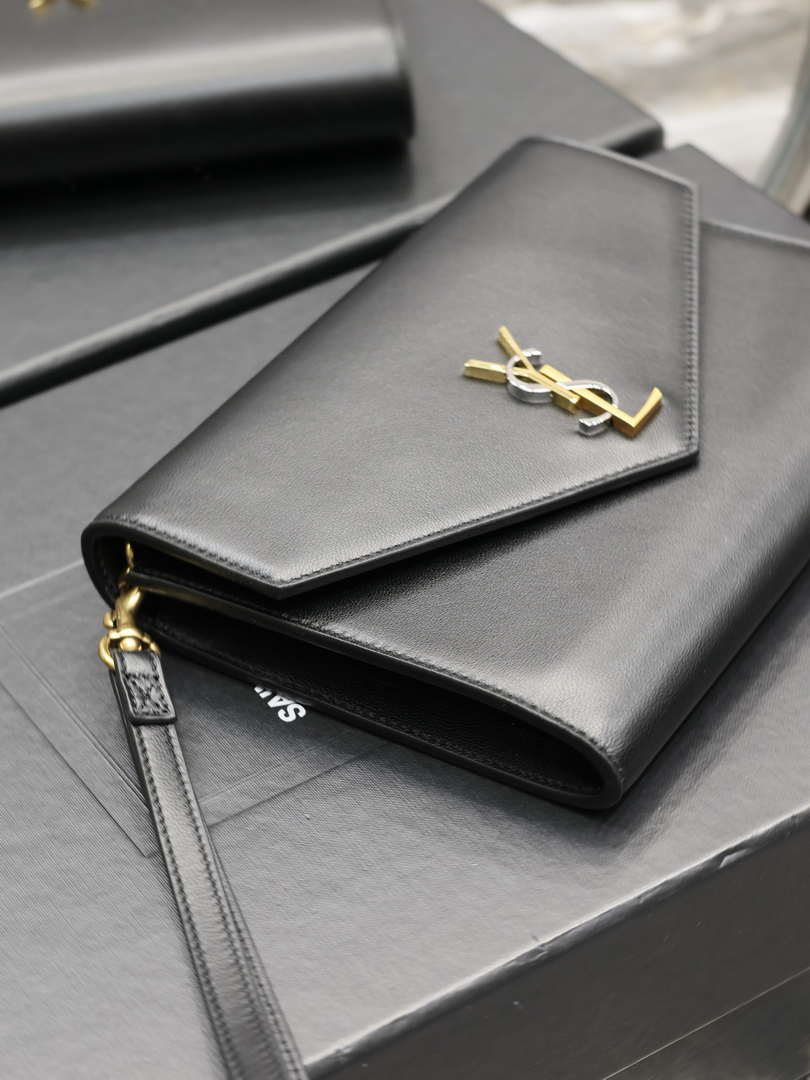 YSL 617662 Cassandre Matelass¨¦ Flap pouch in Black leather