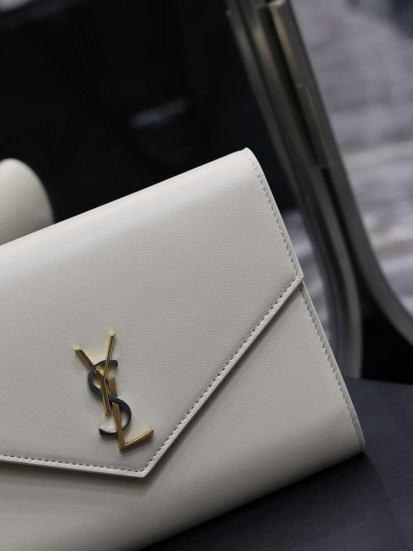 YSL 617662 Cassandre Matelass¨¦ Flap pouch in White leather
