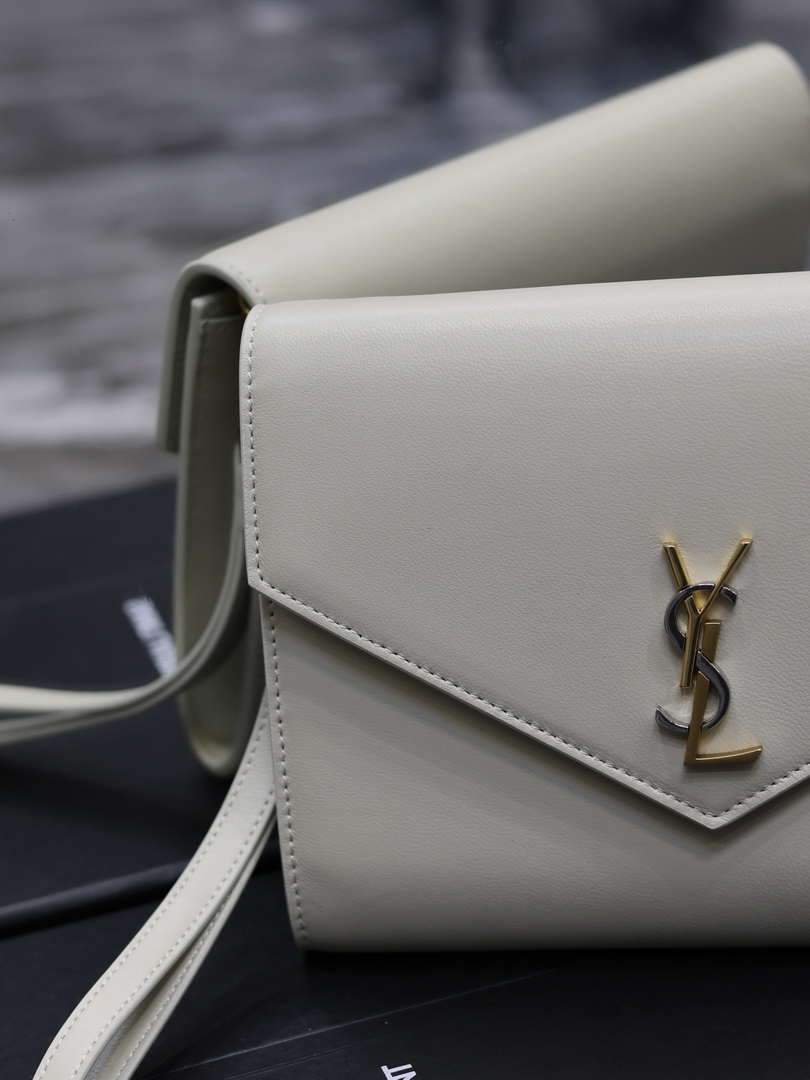 YSL 617662 Cassandre Matelass¨¦ Flap pouch in White leather
