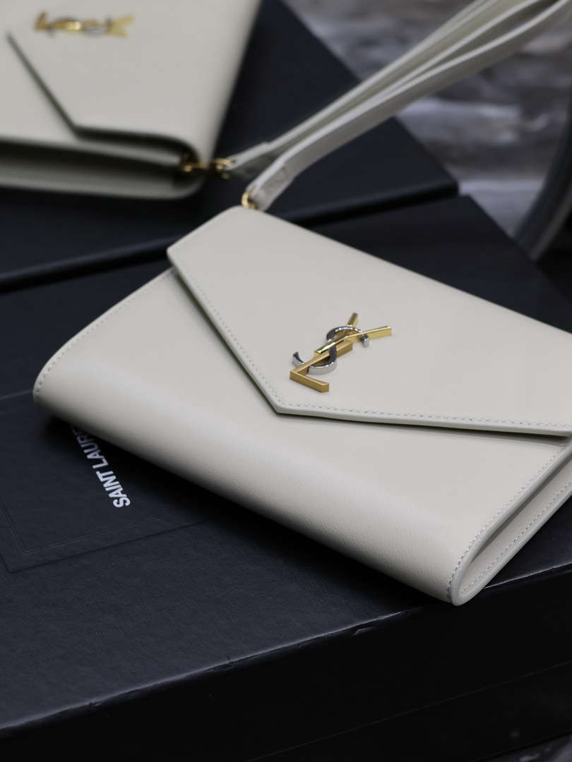 YSL 617662 Cassandre Matelass¨¦ Flap pouch in White leather