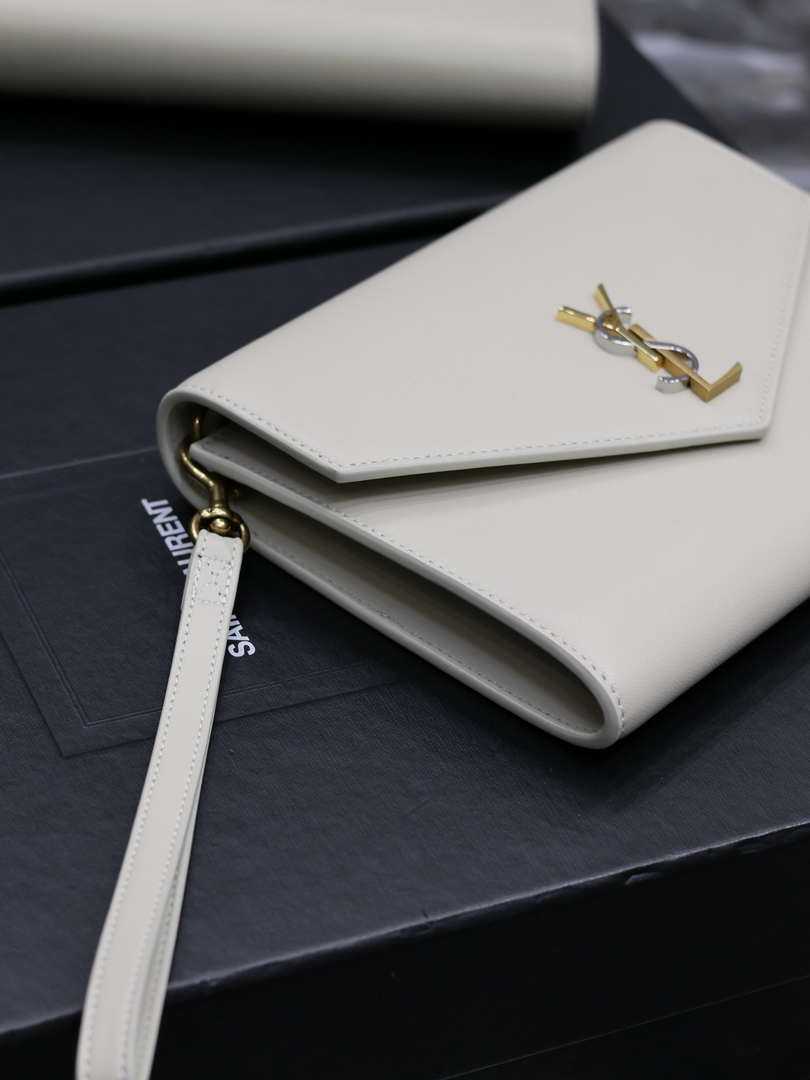 YSL 617662 Cassandre Matelass¨¦ Flap pouch in White leather