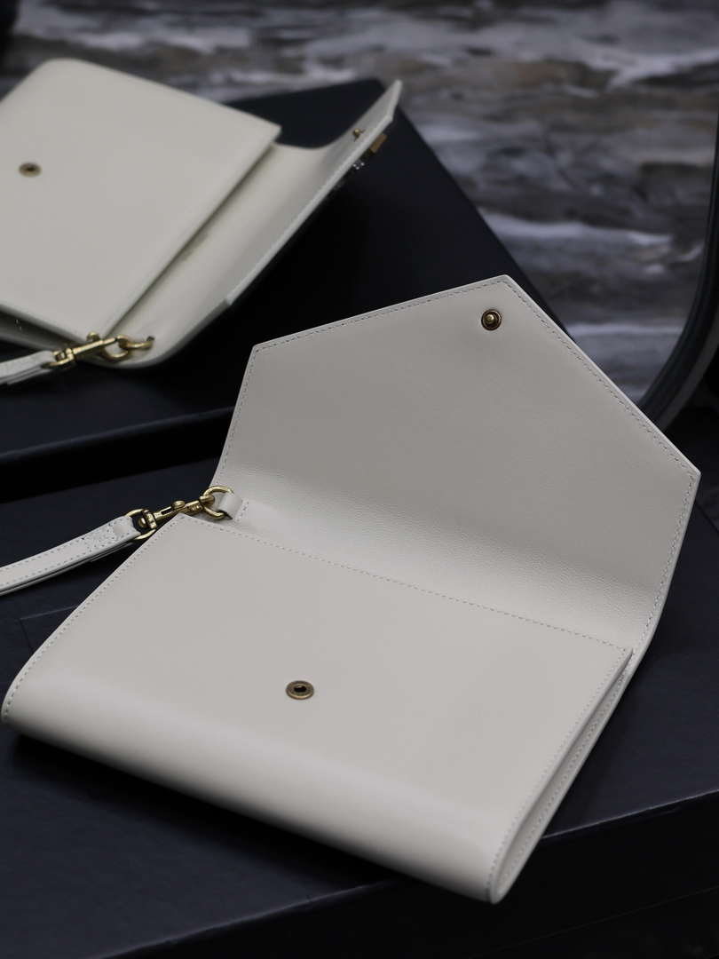 YSL 617662 Cassandre Matelass¨¦ Flap pouch in White leather