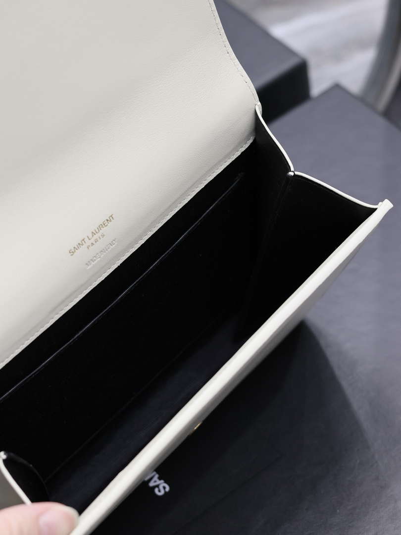 YSL 617662 Cassandre Matelass¨¦ Flap pouch in White leather