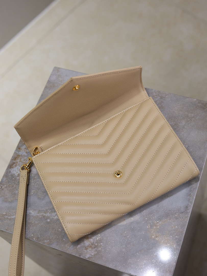 YSL Cassandre Matelass¨¦ Flap pouch in grain de Poudre leather 617662 V Apricot
