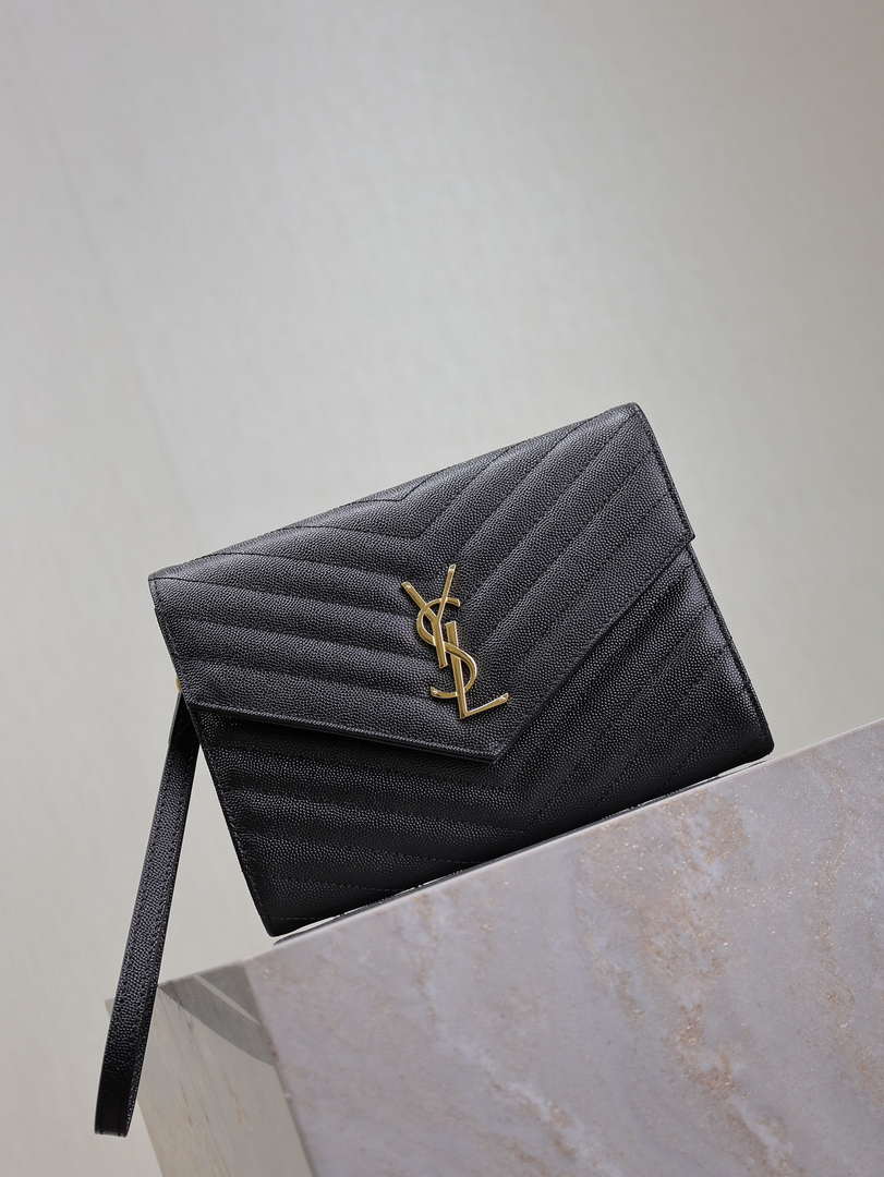 YSL Cassandre Matelass¨¦ Flap pouch in grain de Poudre leather 617662 V Black