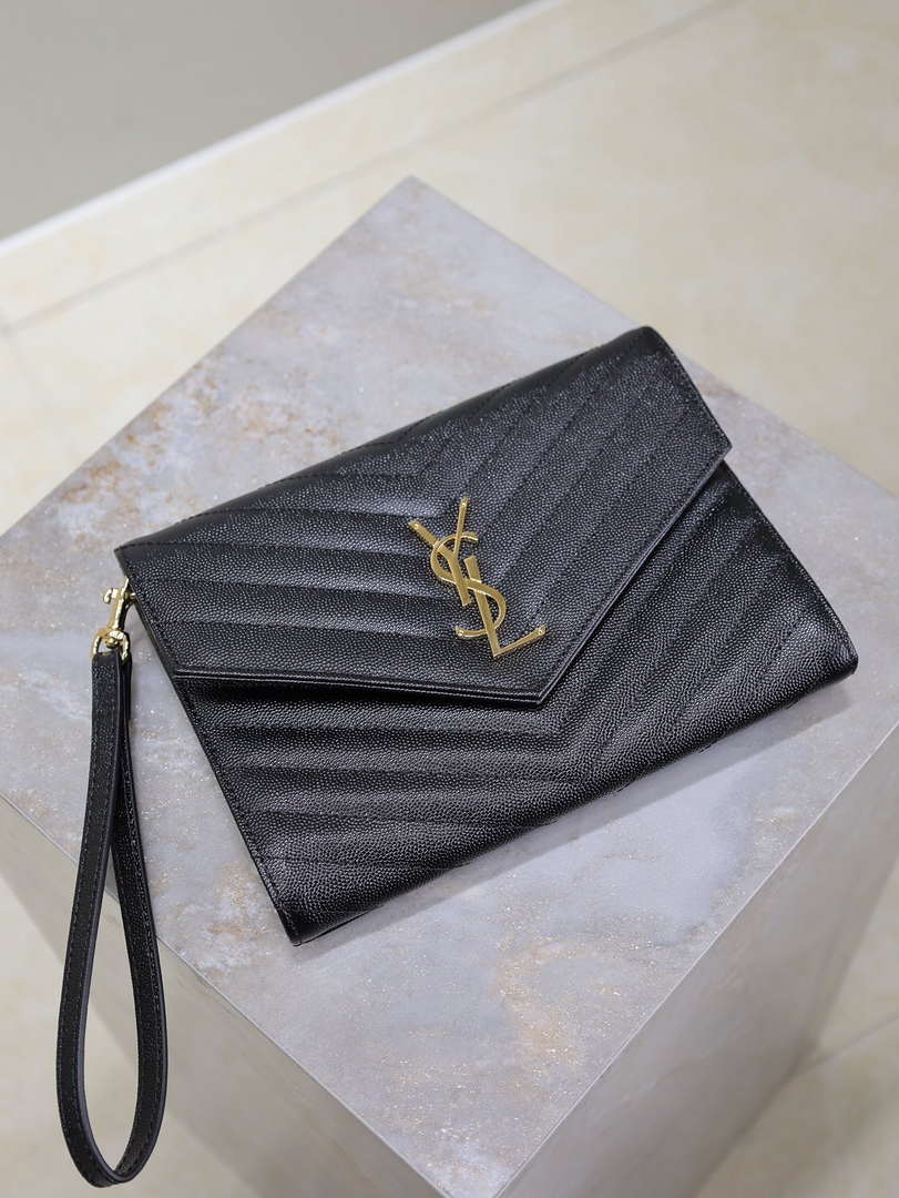 YSL Cassandre Matelass¨¦ Flap pouch in grain de Poudre leather 617662 V Black
