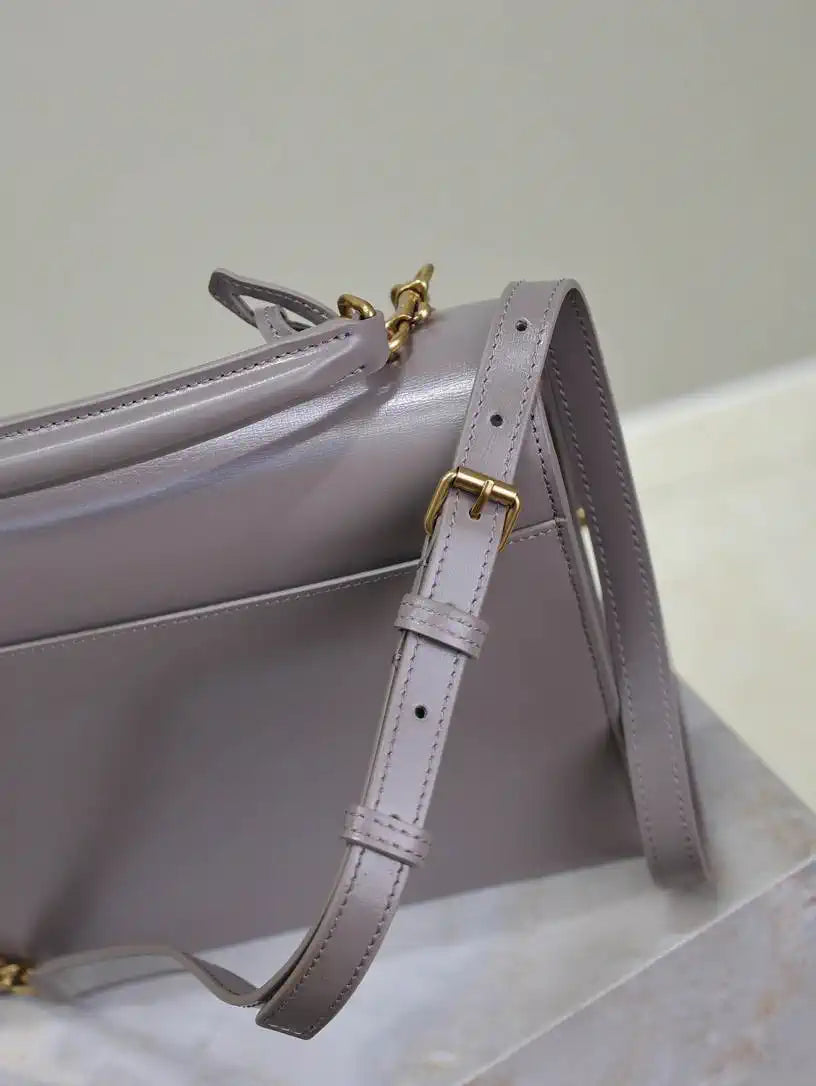 YSL 634723 SUNSET TOP HANDLE IN SMOOTH LEATHER Gray
