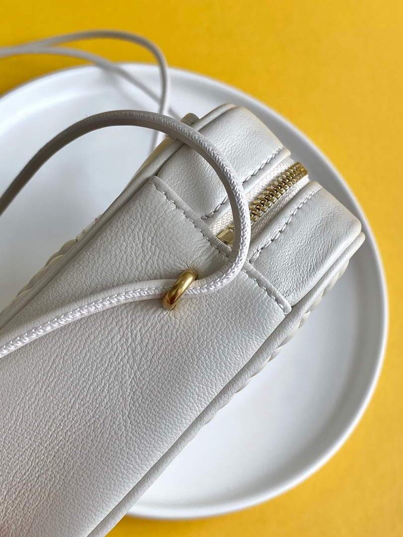YSL 648990 Victoire Camera Bag In Quilted Lambskin White