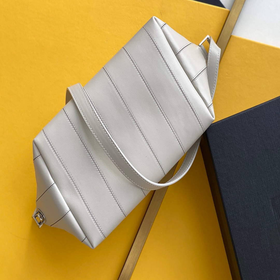 YSL 667490 Yves Saint Laurent LE Monogramme Crossbody Bag White - Default Title - View 4