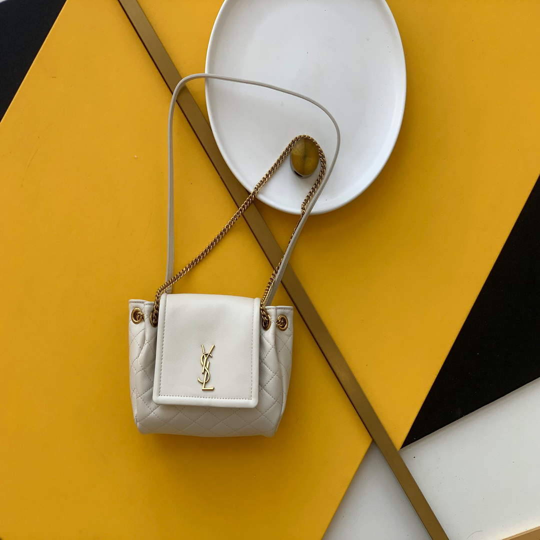 YSL 672738 Monogram Mini Nolita In Lam¨¦ Leather White