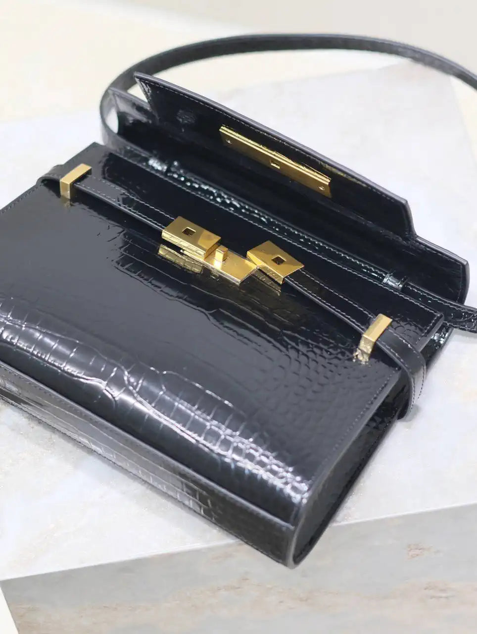 YSL 675626 MANHATTAN small in BOX Crocodile Leather Black