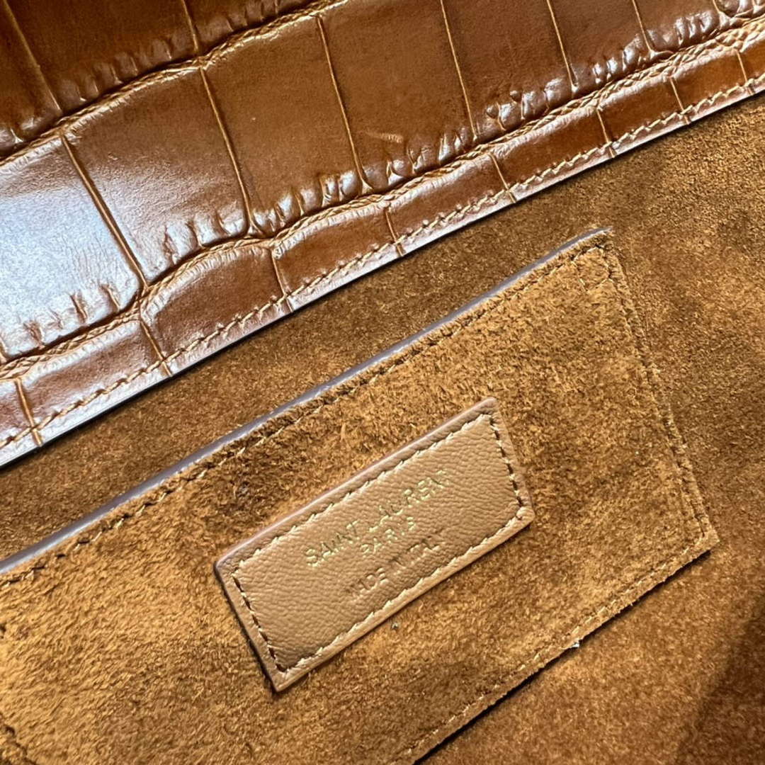 YSL 695949 Manhattan Clutch In Crocodile-Embossed Leather Caramel