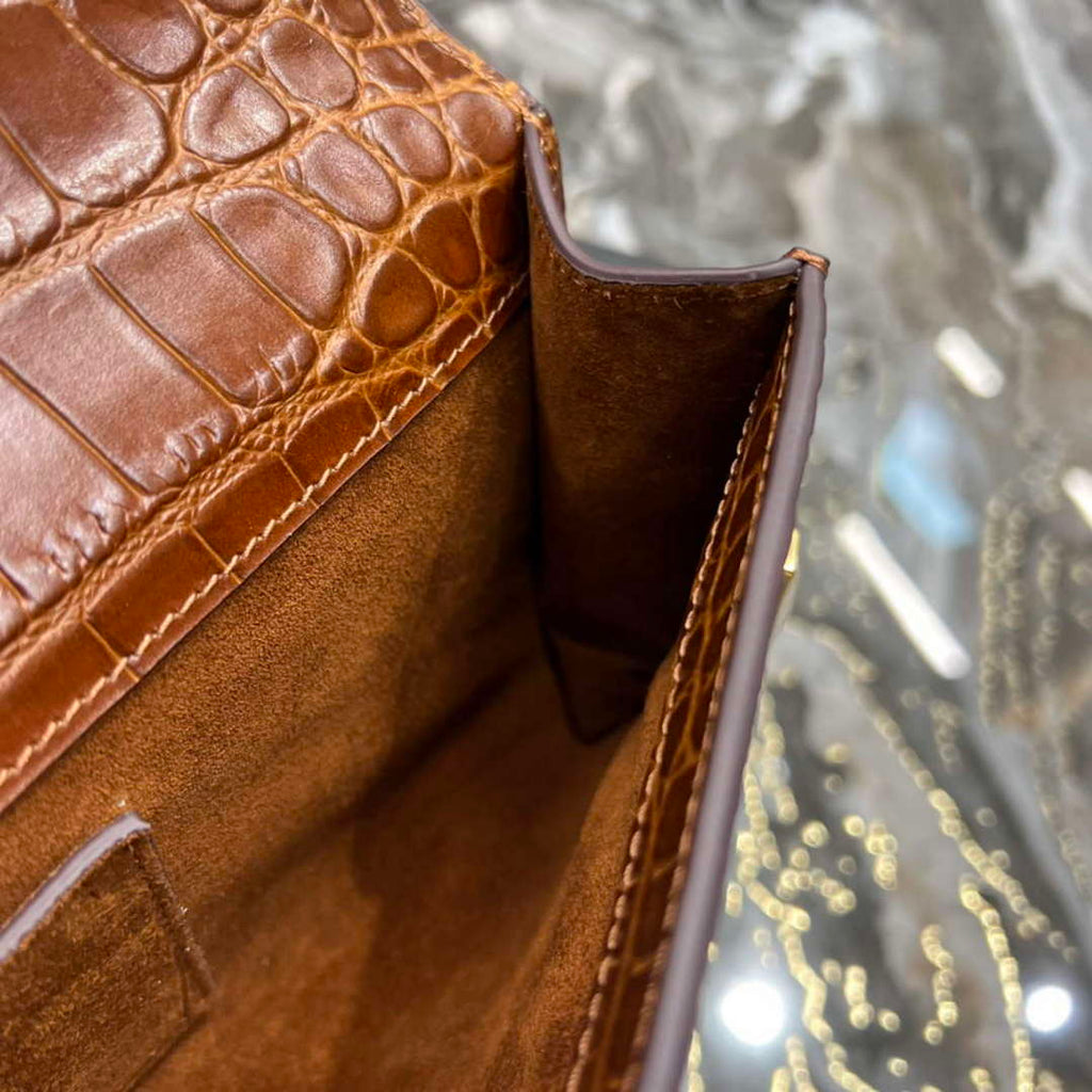 YSL 695949 Manhattan Clutch In Crocodile-Embossed Leather Caramel