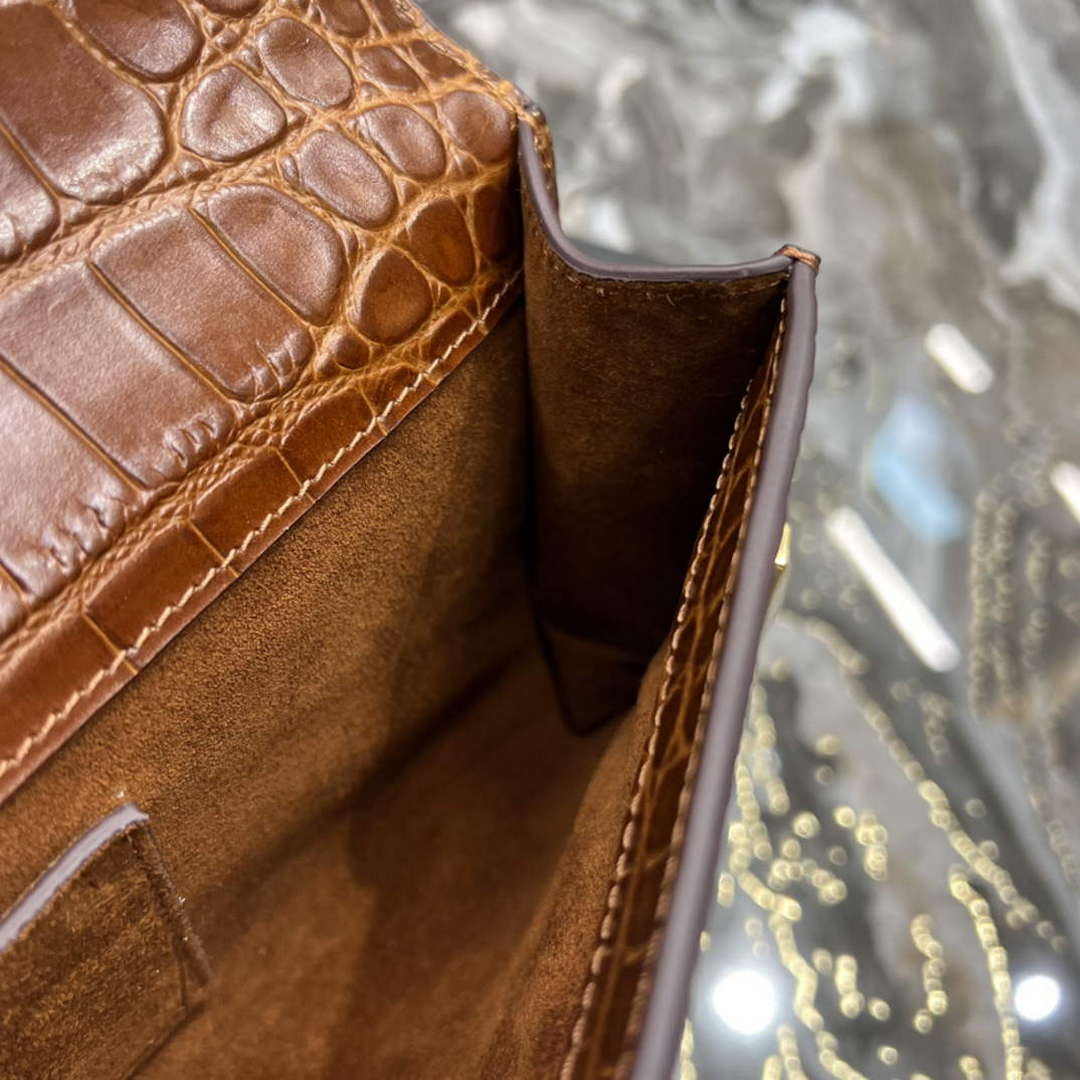 YSL 695949 Manhattan Clutch In Crocodile-Embossed Leather Caramel