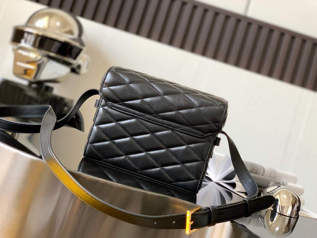 YSL  710080 June Box Bag In Quilted Patent Leather Black