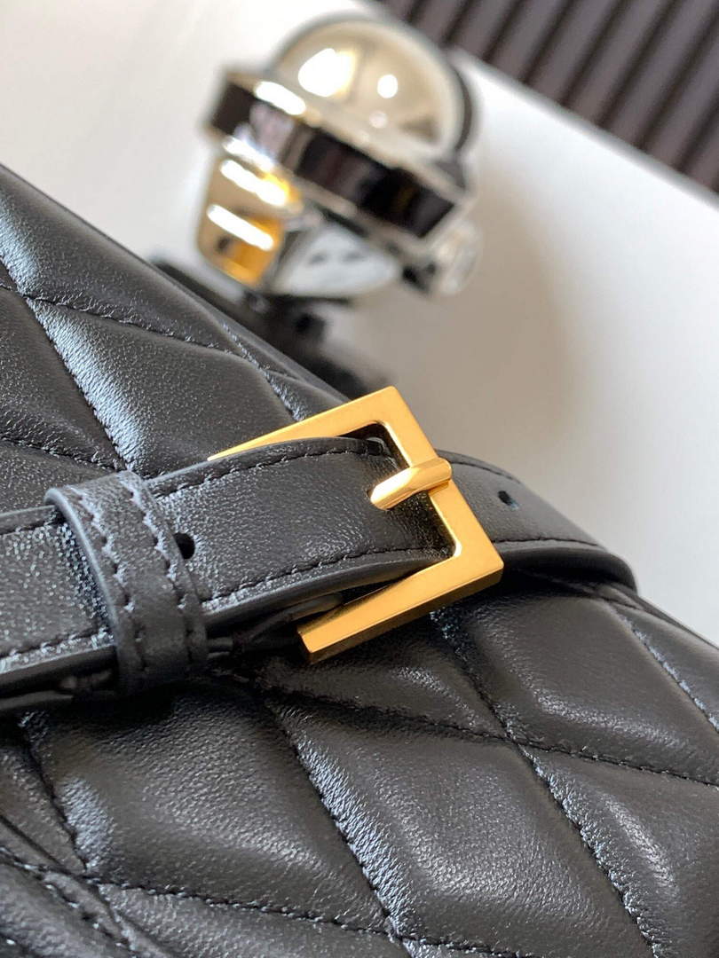 YSL  710080 June Box Bag In Quilted Patent Leather Black