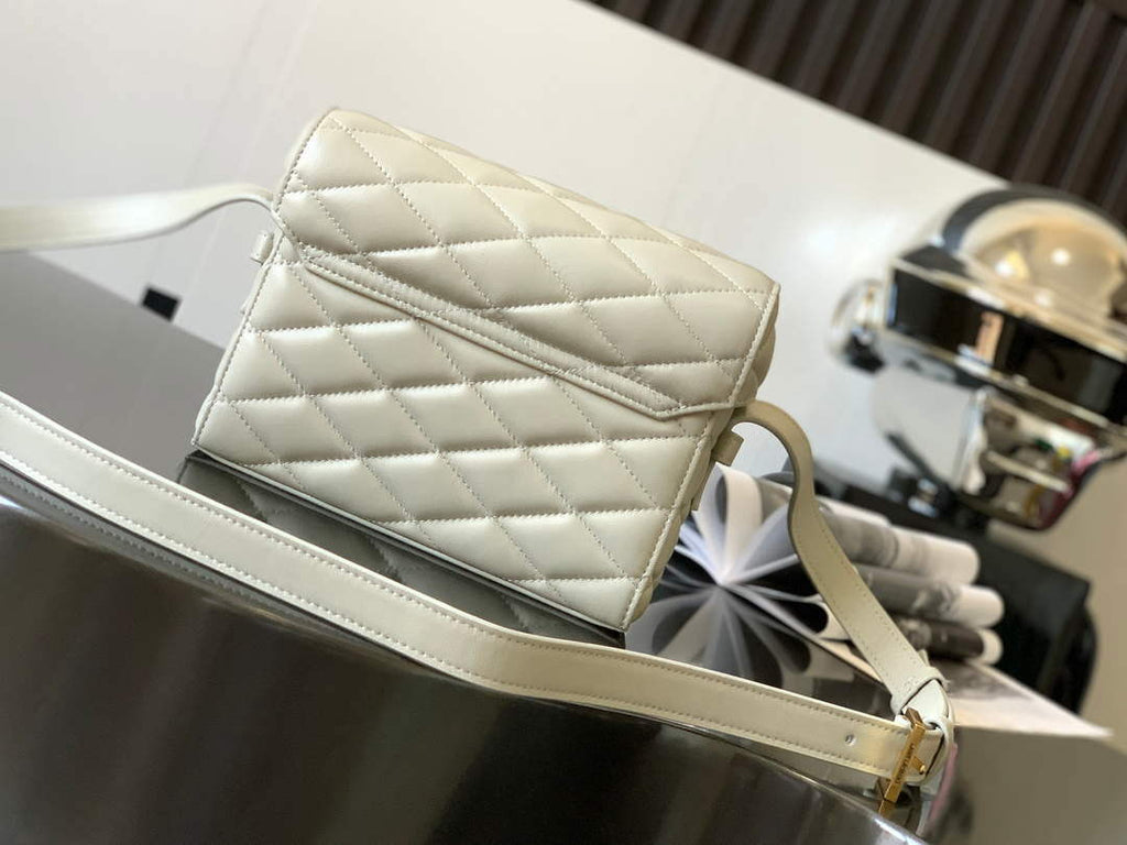 YSL  710080 June Box Bag In Quilted Patent Leather White