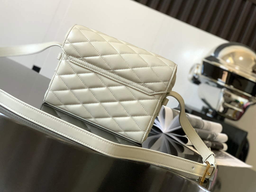 YSL  710080 June Box Bag In Quilted Patent Leather White