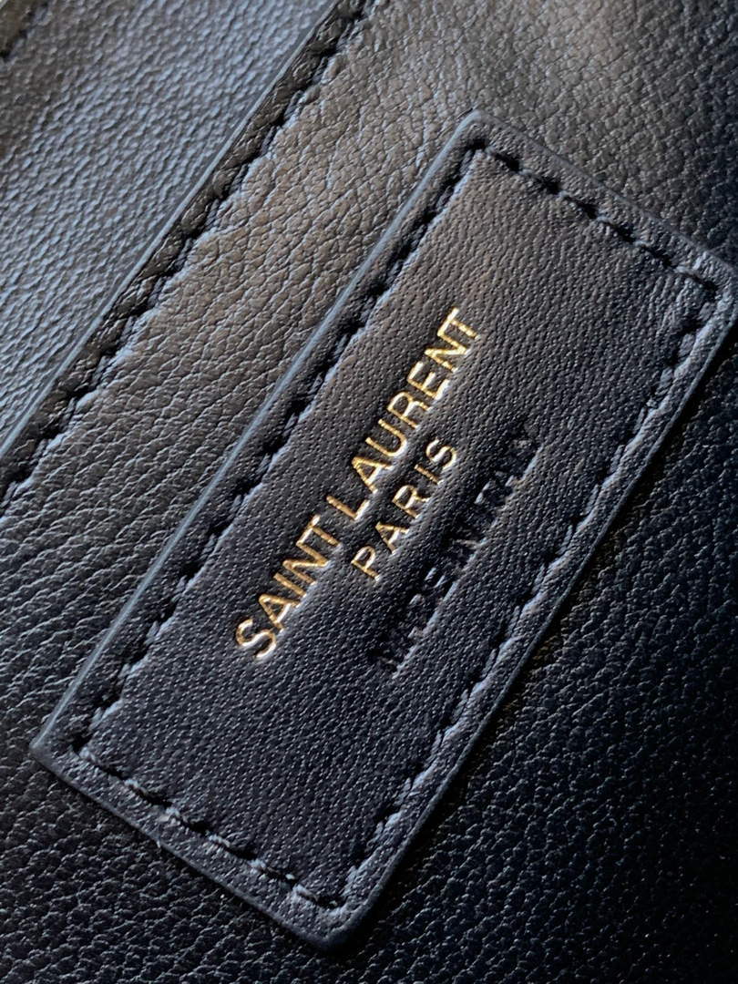 YSL  710080 June Box Bag In Quilted Patent Leather White