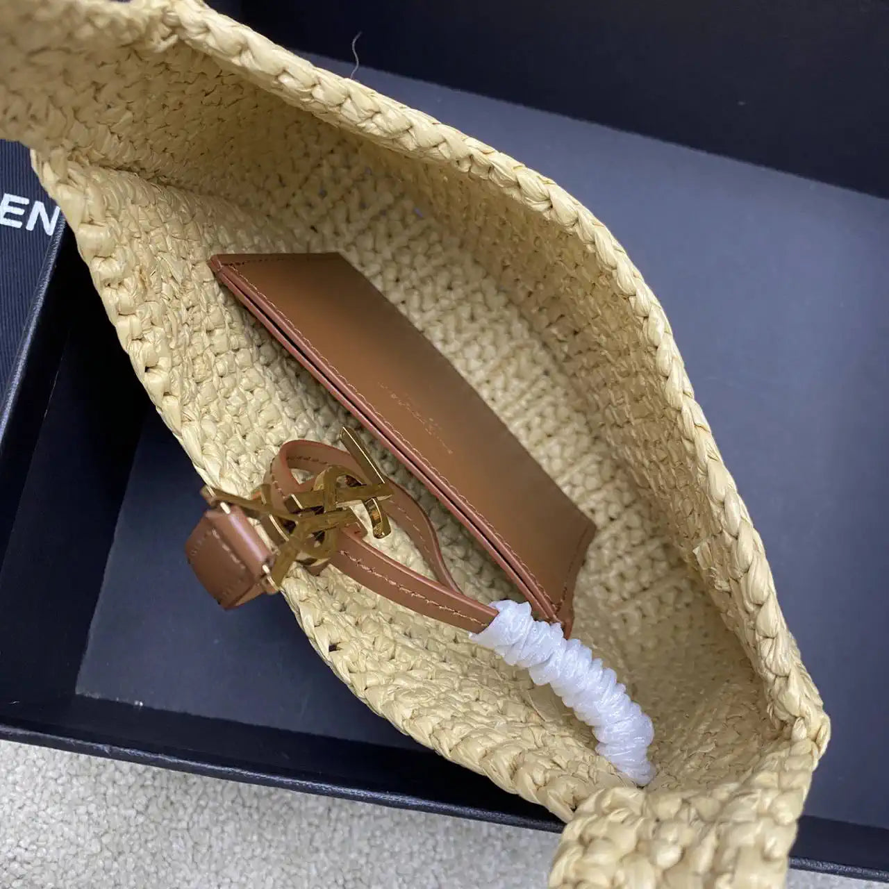 YSL 710318 MINI LE 5 ¨¤ 7 IN Raffia Nature