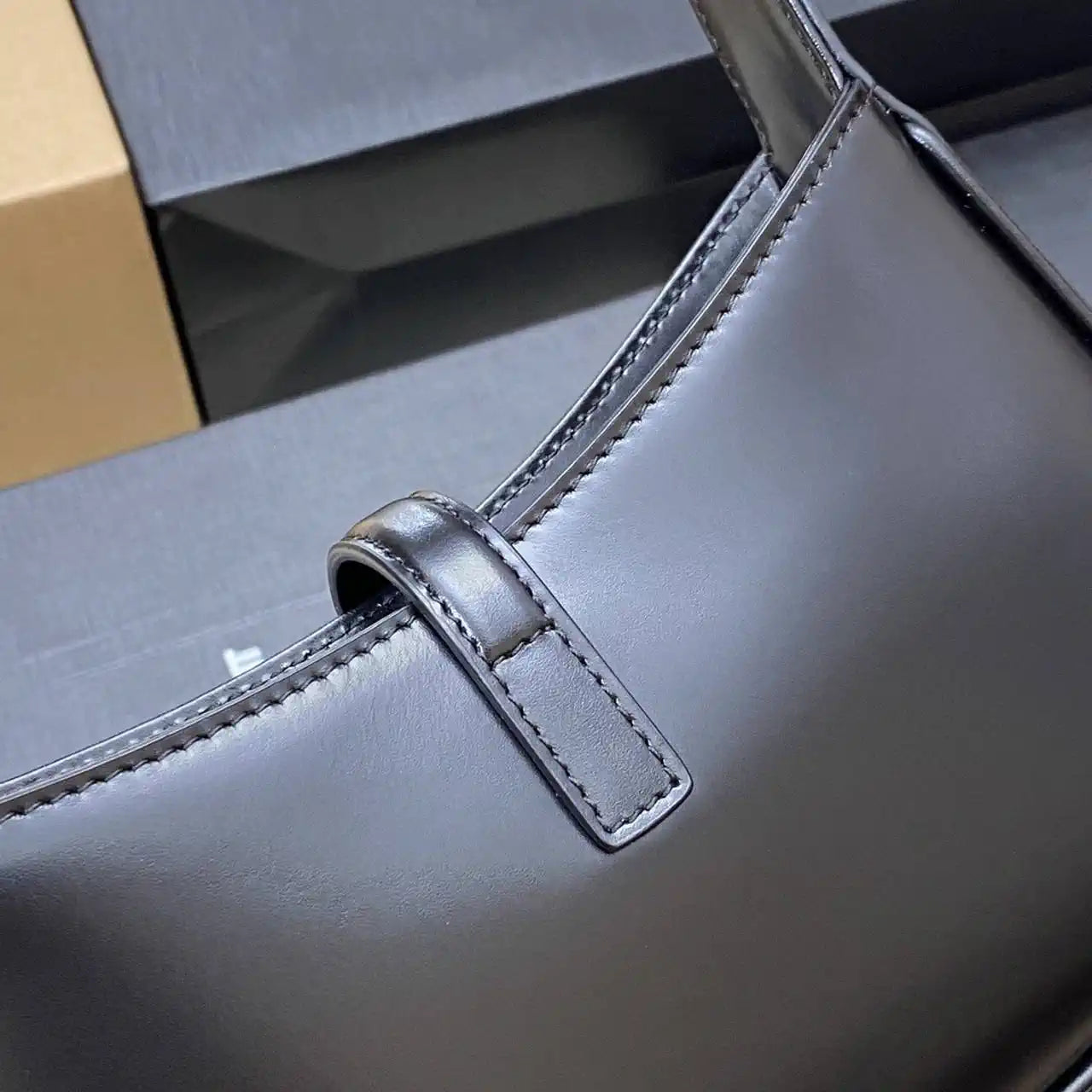 YSL 710318 MINI LE 5 ¨¤ 7 IN SMOOTH LEATHER Black