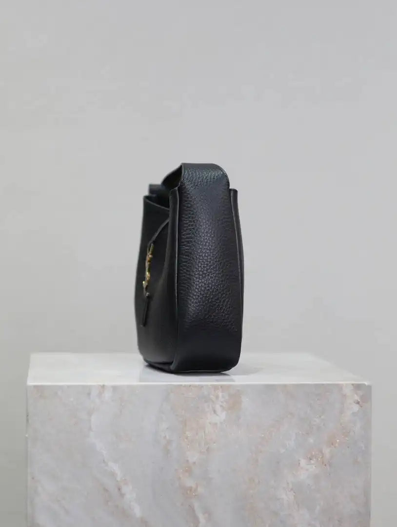 YSL 713938 LE 5 A 7 supple baby in grained leather Black