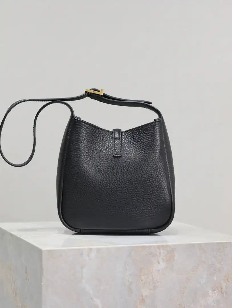 YSL 713938 LE 5 A 7 supple baby in grained leather Black