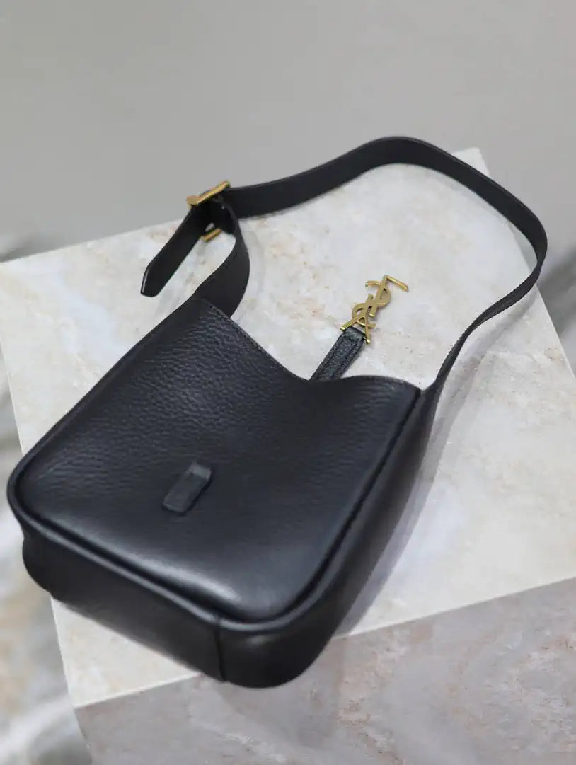 YSL 713938 LE 5 A 7 supple baby in grained leather Black