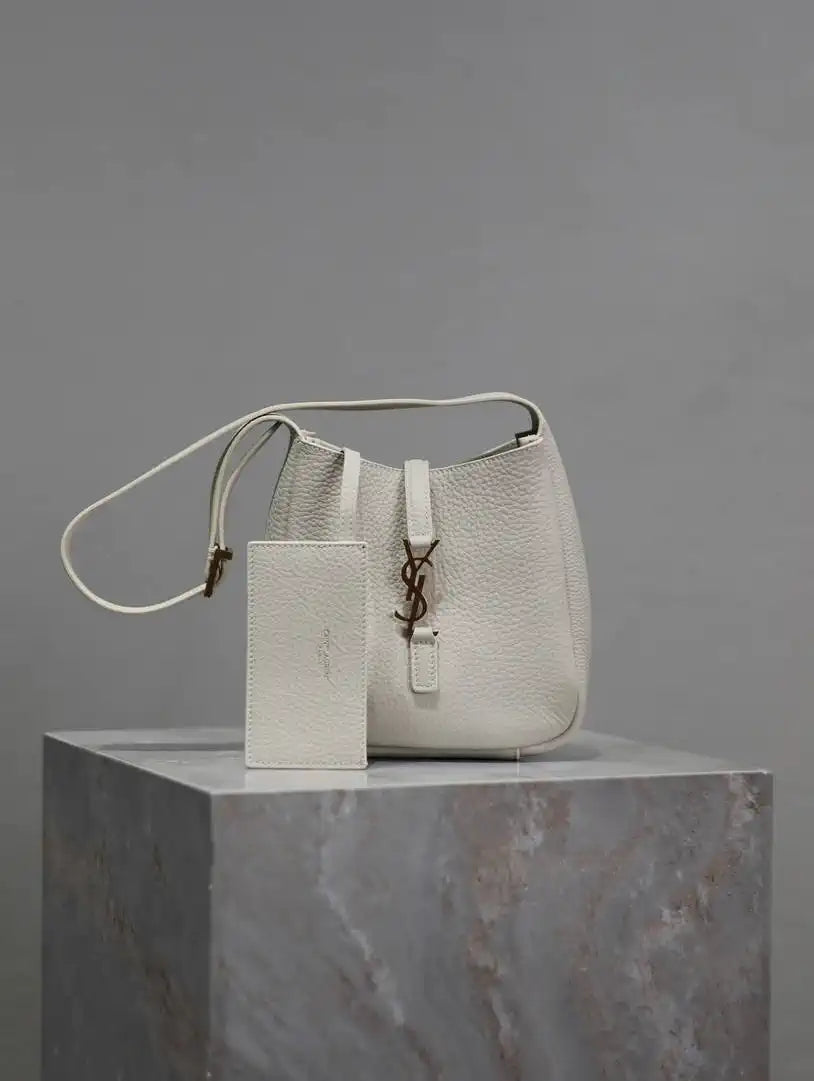 YSL 713938 LE 5 A 7 supple baby in grained leather