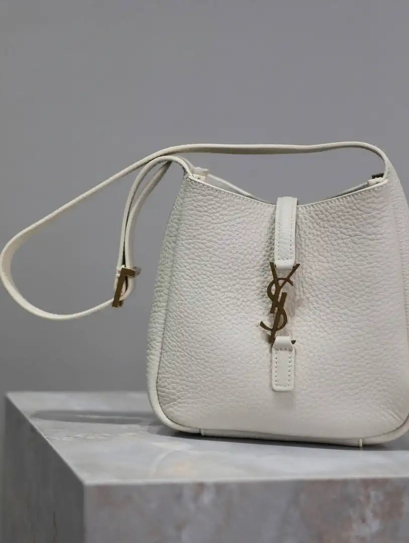 YSL 713938 LE 5 A 7 supple baby in grained leather