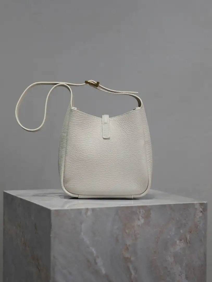 YSL 713938 LE 5 A 7 supple baby in grained leather