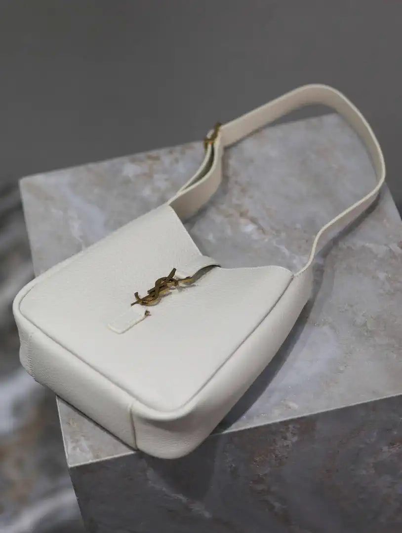 YSL 713938 LE 5 A 7 supple baby in grained leather