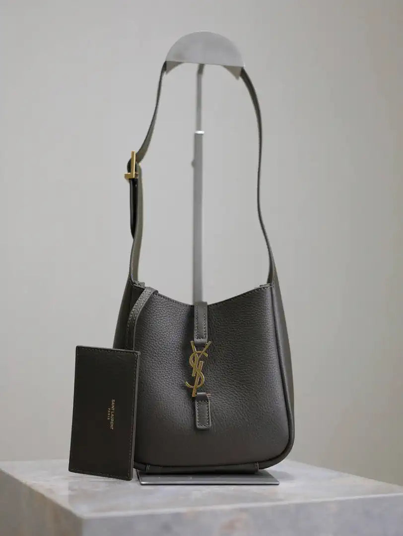 YSL 713938 LE 5 A 7 supple baby in grained leather Dark Green