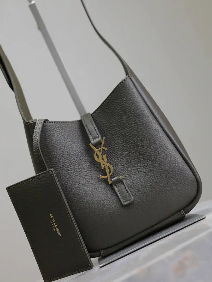 YSL 713938 LE 5 A 7 supple baby in grained leather Dark Green