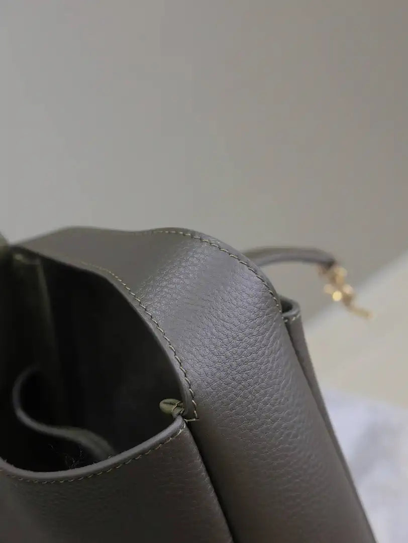 YSL 713938 LE 5 A 7 supple baby in grained leather Dark Green