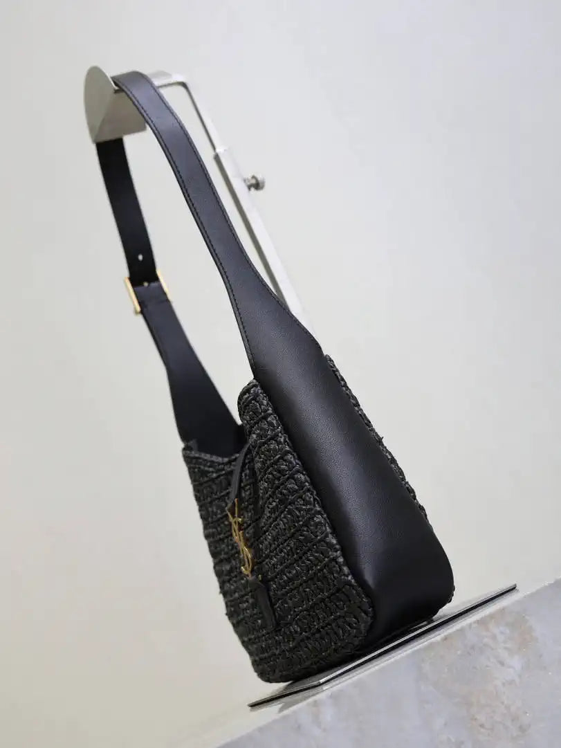 YSL 713938 LE 5 A 7 supple baby in Raffia Black
