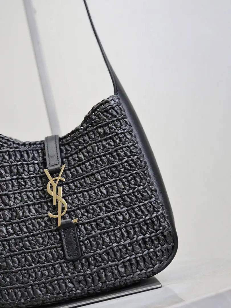 YSL 713938 LE 5 A 7 supple baby in Raffia Black