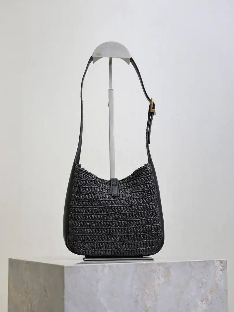 YSL 713938 LE 5 A 7 supple baby in Raffia Black