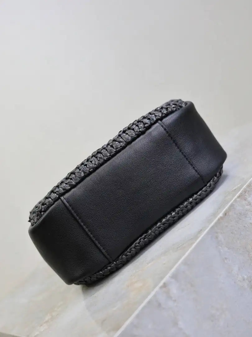 YSL 713938 LE 5 A 7 supple baby in Raffia Black