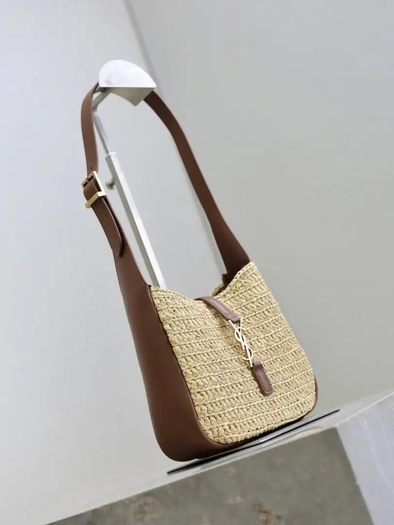 YSL 713938 LE 5 A 7 supple baby in Raffia Nature