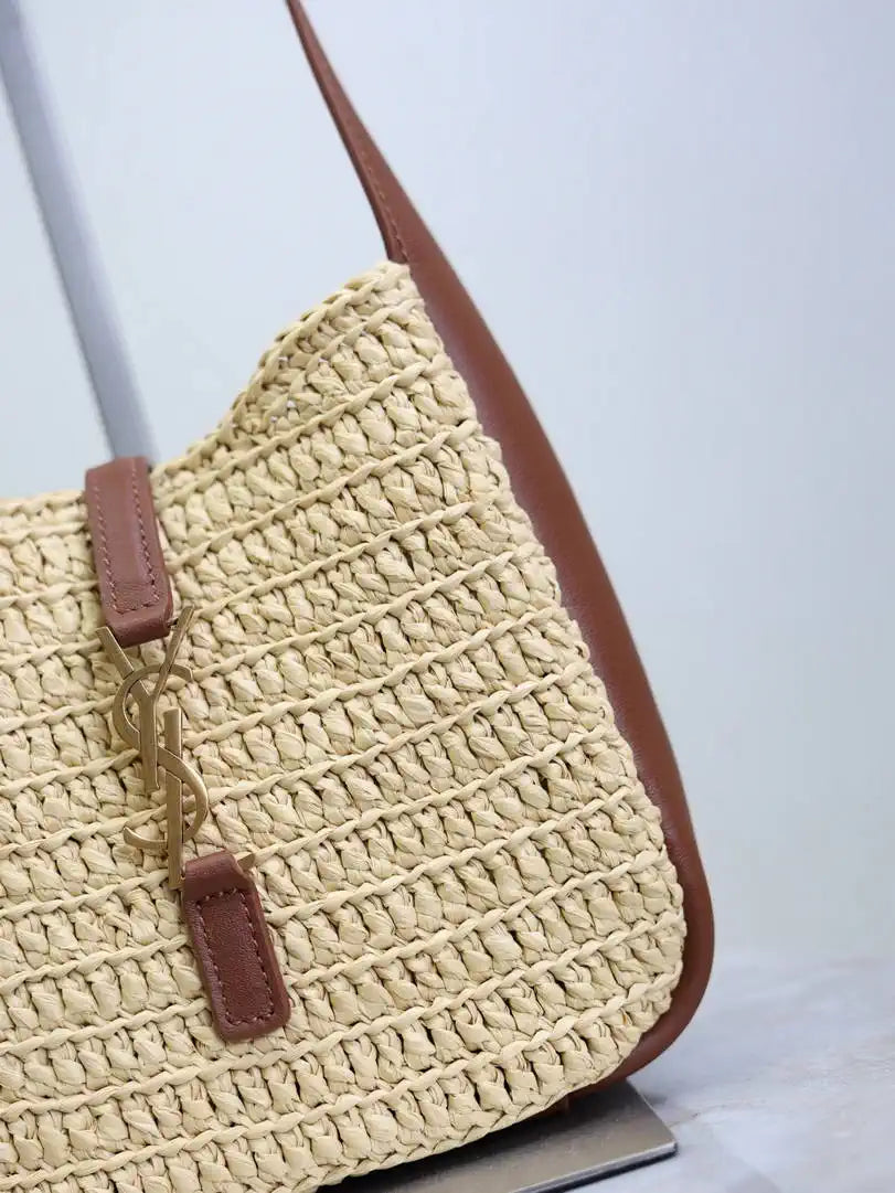YSL 713938 LE 5 A 7 supple baby in Raffia Nature