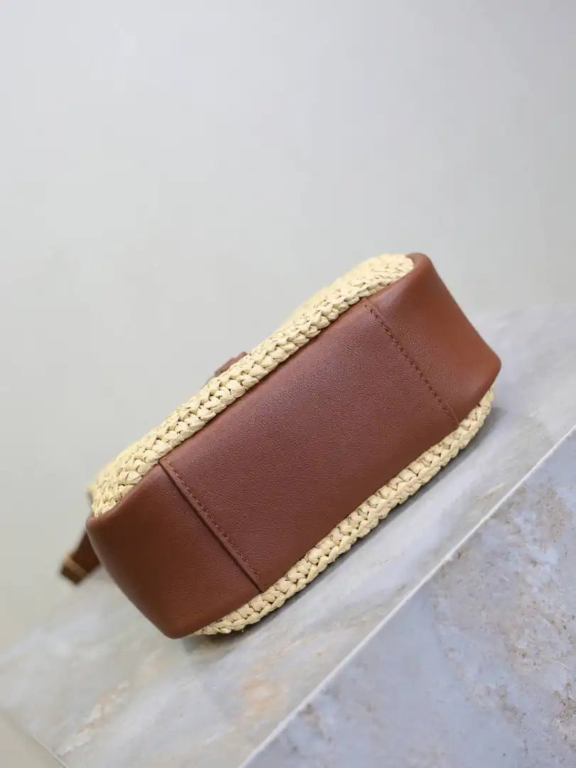 YSL 713938 LE 5 A 7 supple baby in Raffia Nature